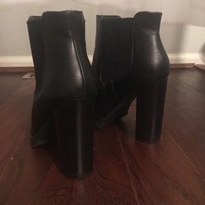 Heeled boots